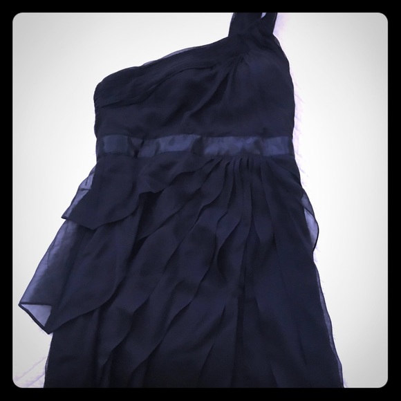 Adrianna Papell Dresses & Skirts - Black asymmetrical shoulder cocktail dress